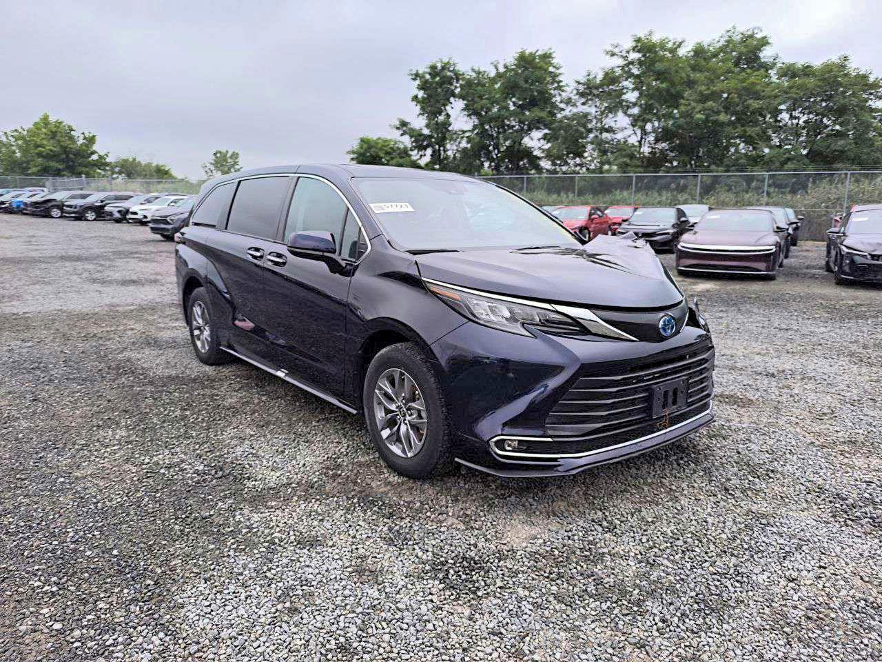 2024 Toyota Sienna Xle - Фото 3