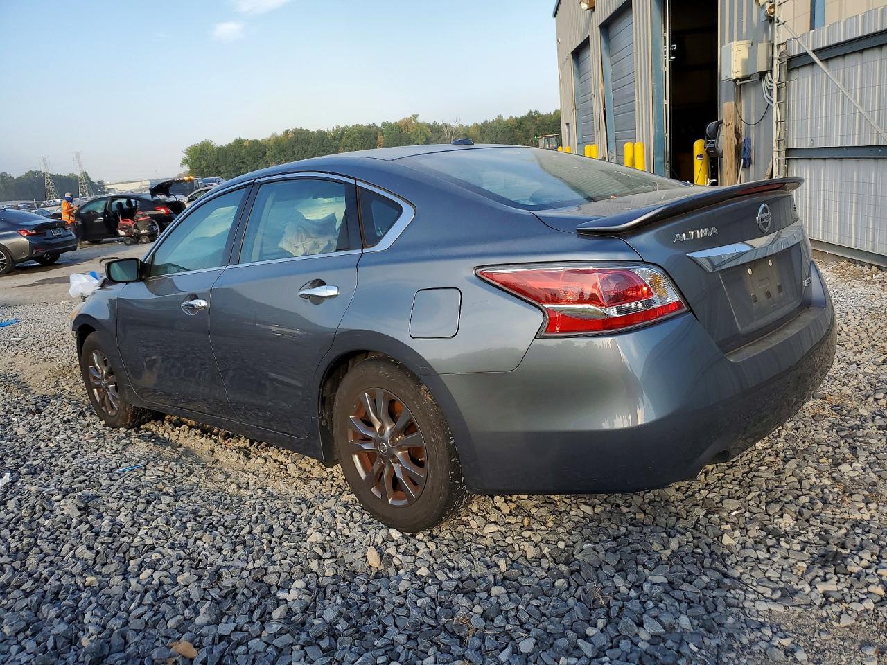 2015 Nissan Altima 2.5 S - Image 2