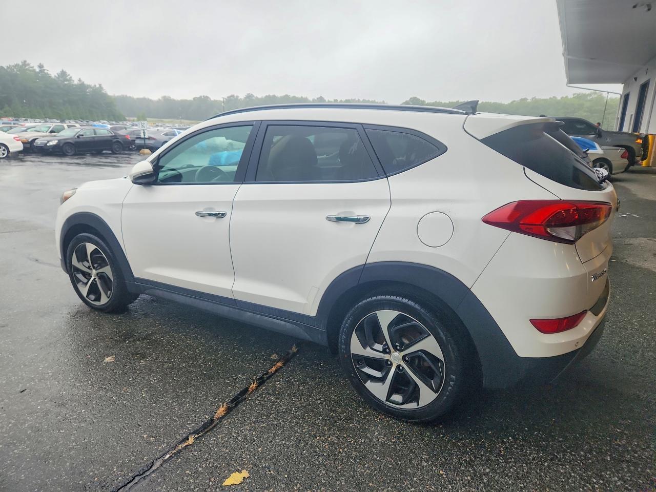 2016 Hyundai Tucson Limited - Image 2