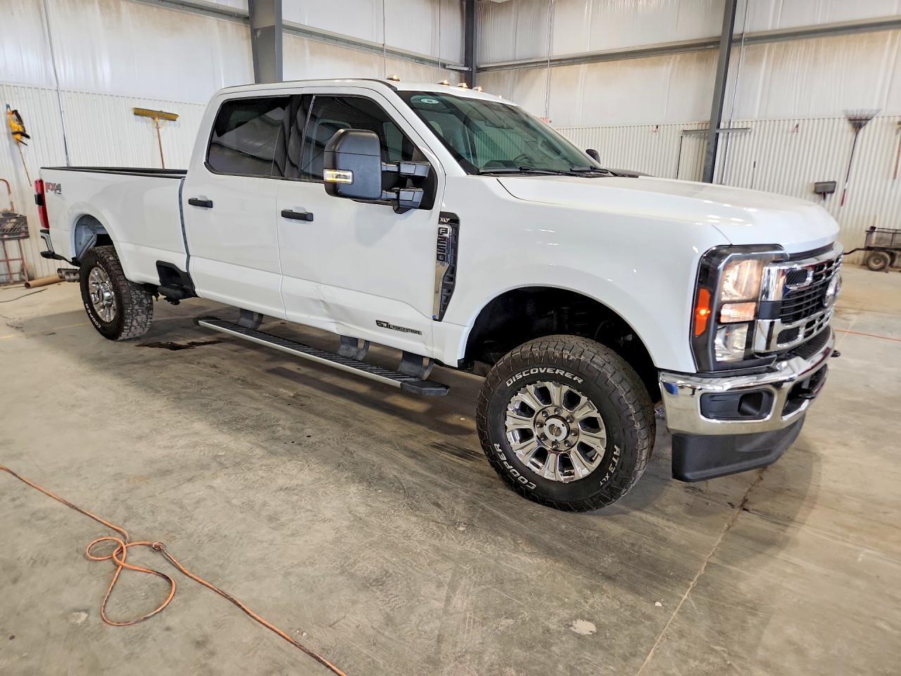 2025 Ford F250 Super Duty - Image 4