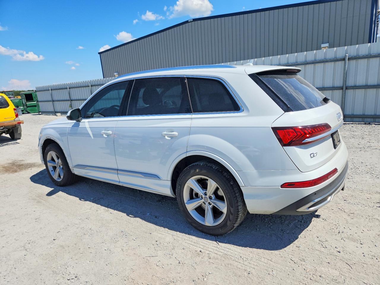 2020 Audi Q7 Premium - Image 2