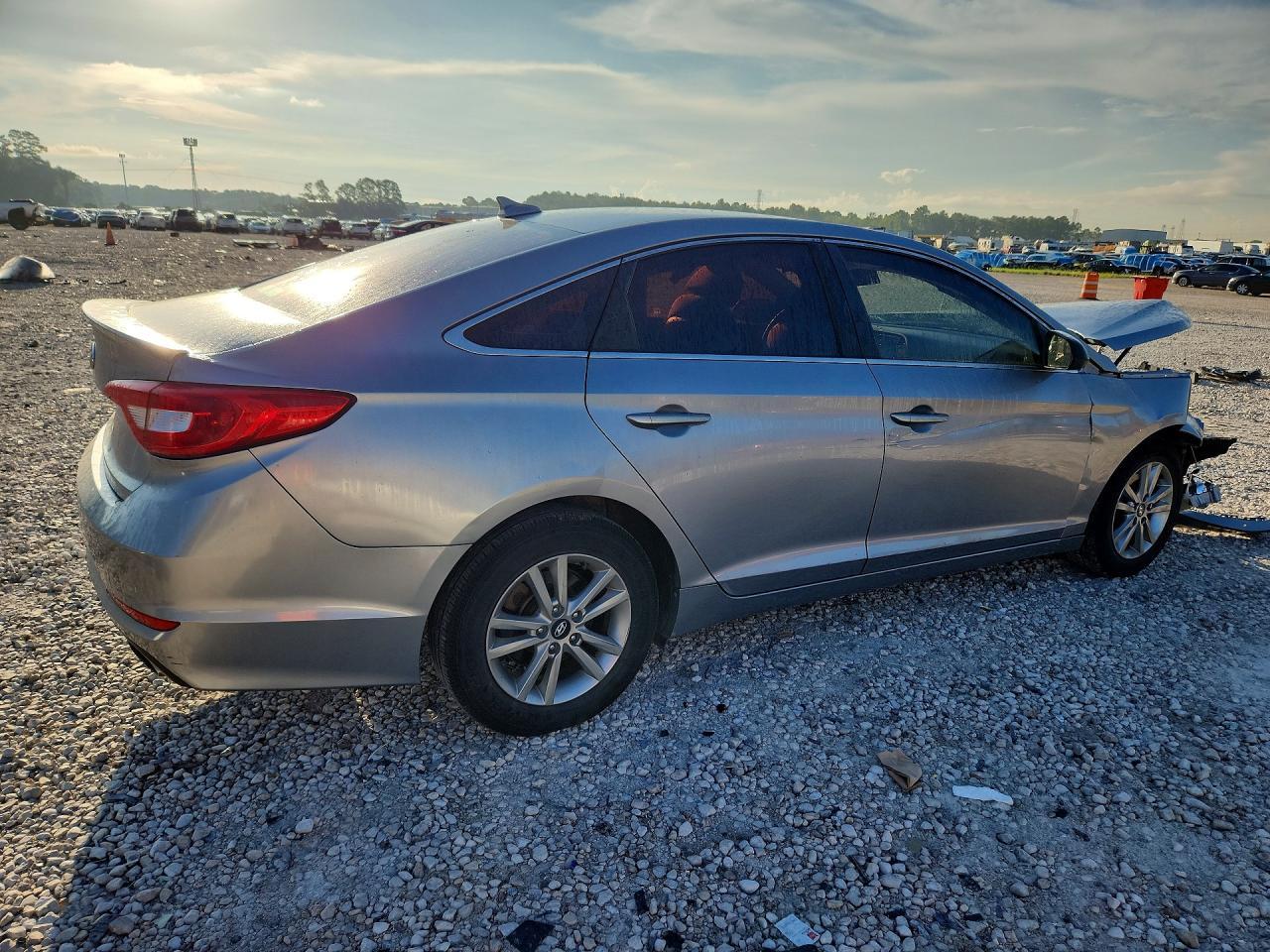 2017 Hyundai Sonata Se - Image 3