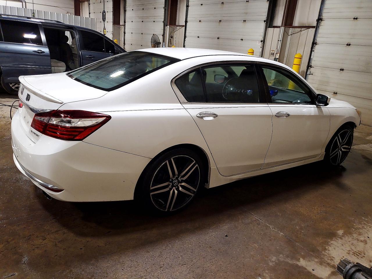 2017 Honda Accord Sport - Image 3