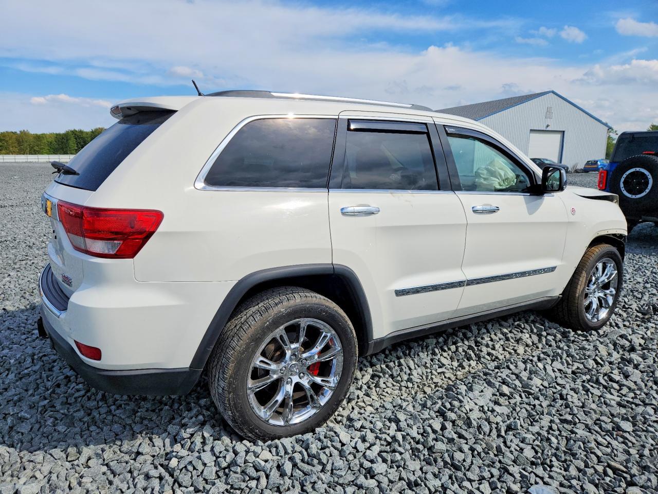 2011 Jeep Grand Cherokee Limited - Image 3