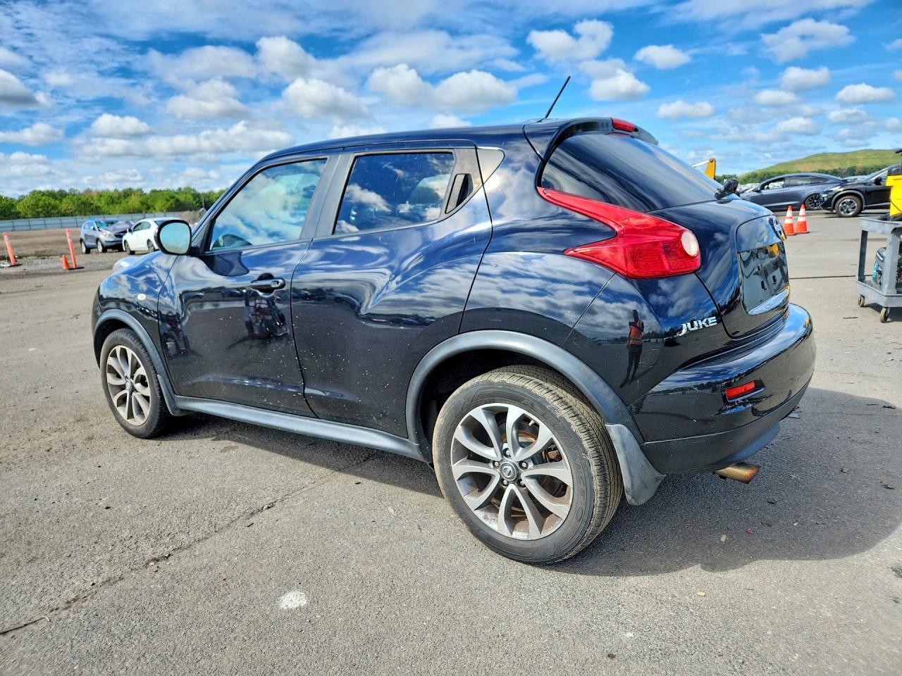 2011 Nissan Juke S - Image 2