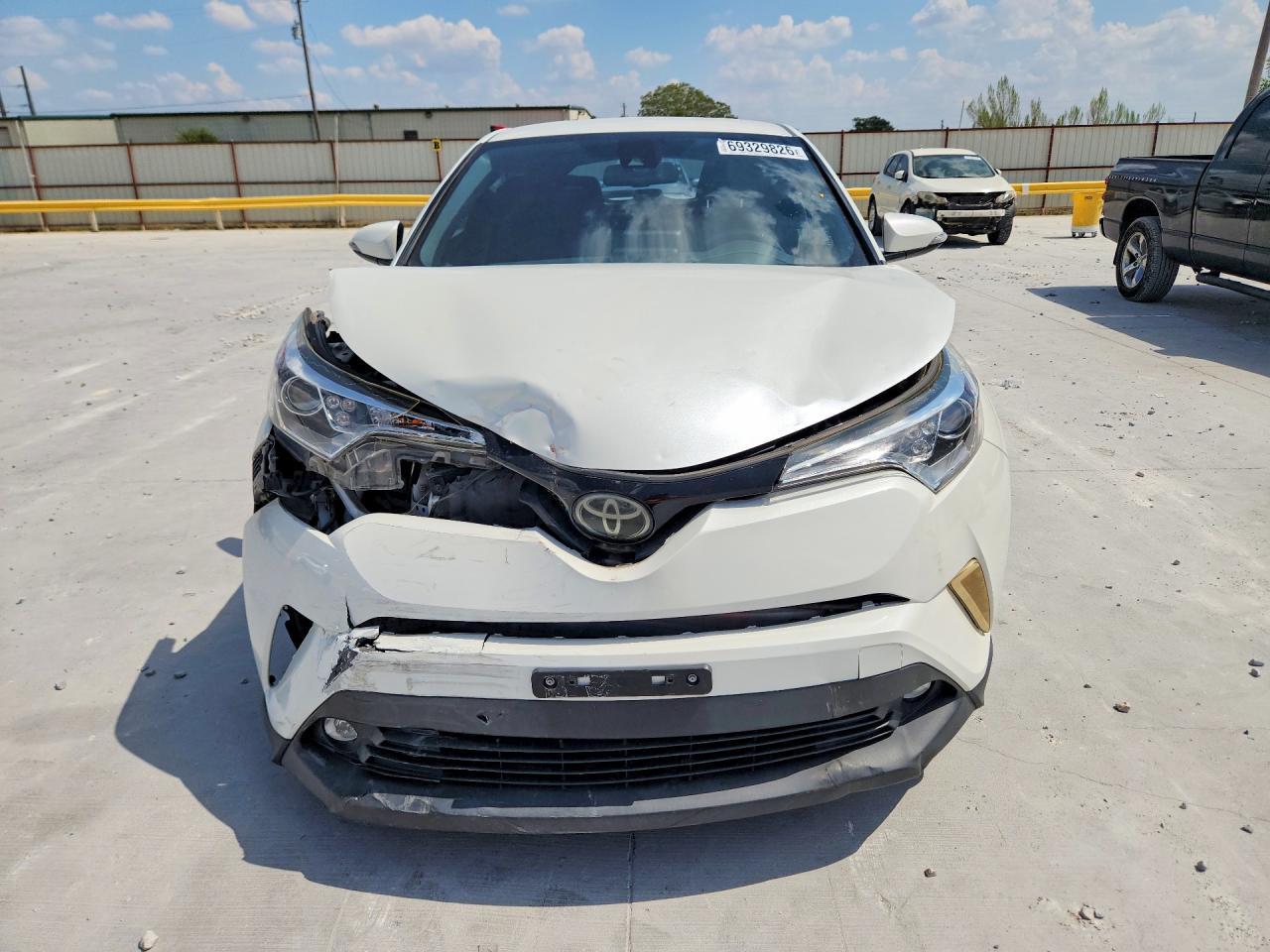 2019 Toyota C-Hr Le - Image 5