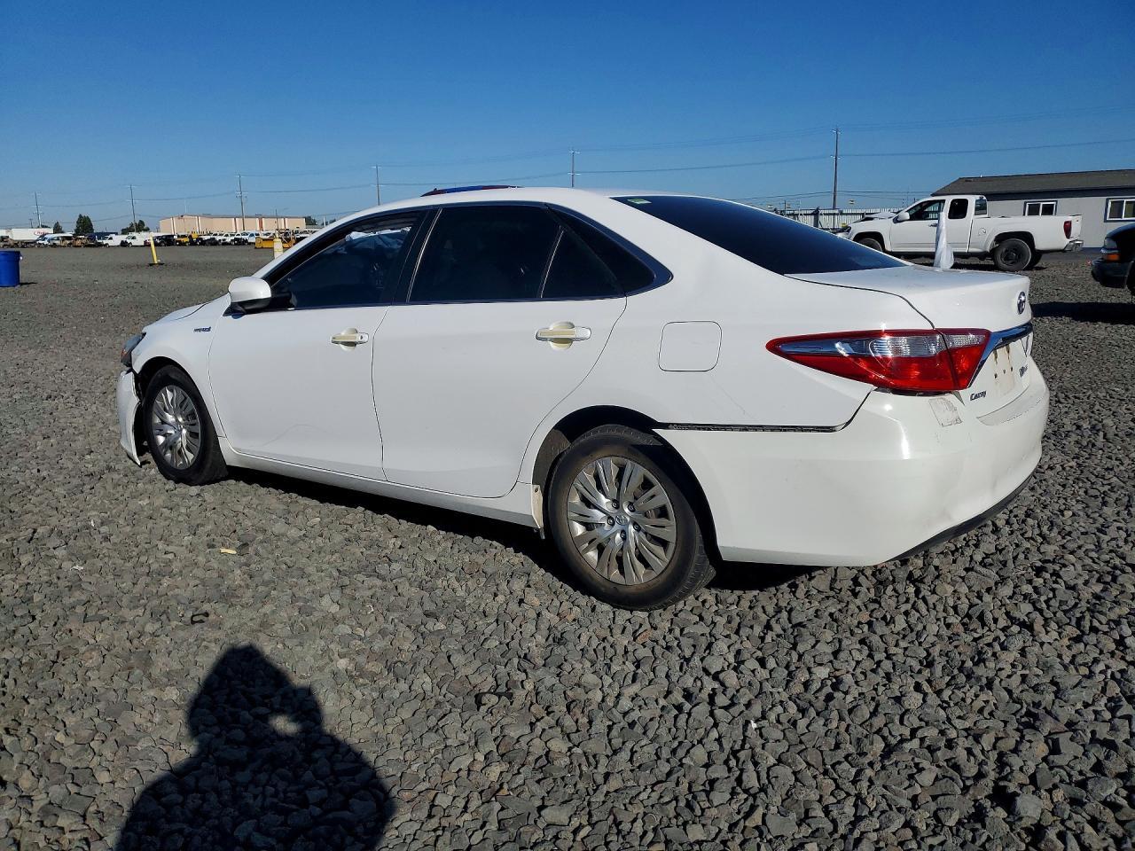2016 Toyota Camry Hybrid Le - Фото 2