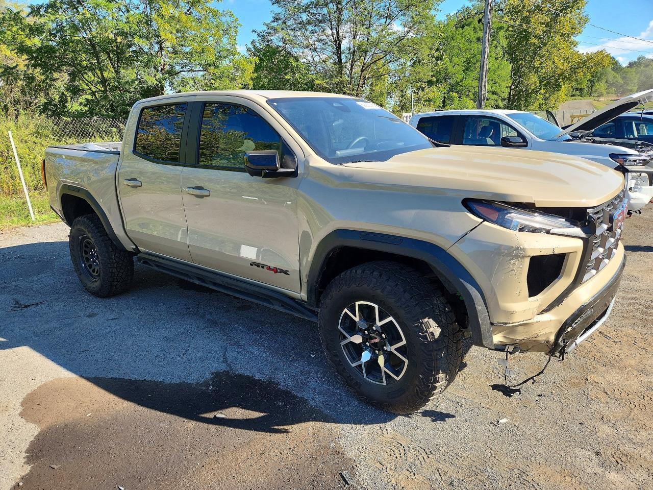 2024 GMC Canyon At4X - Image 4