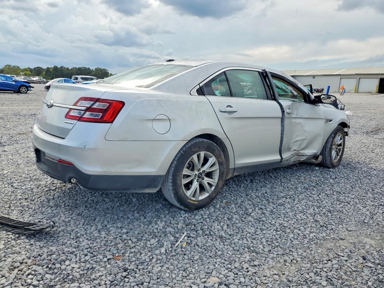 2014 Ford Taurus Se - Image 3