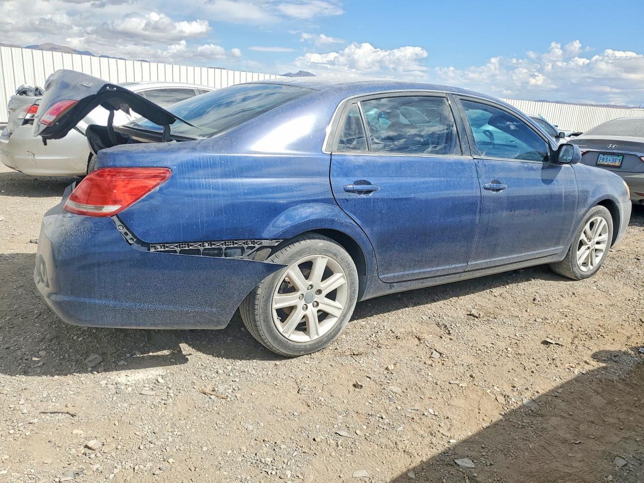 2007 Toyota Avalon Xls - Image 2