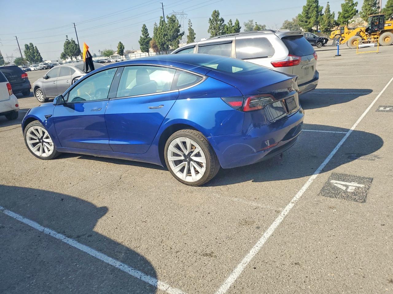 2022 Tesla Model 3 - Фото 2