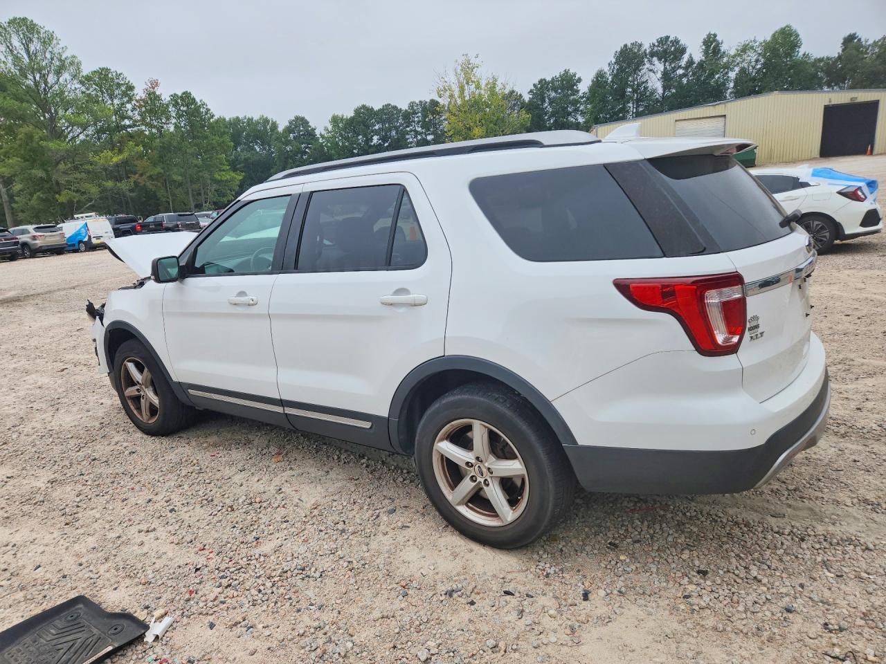 2017 Ford Explorer Xlt - Фото 2