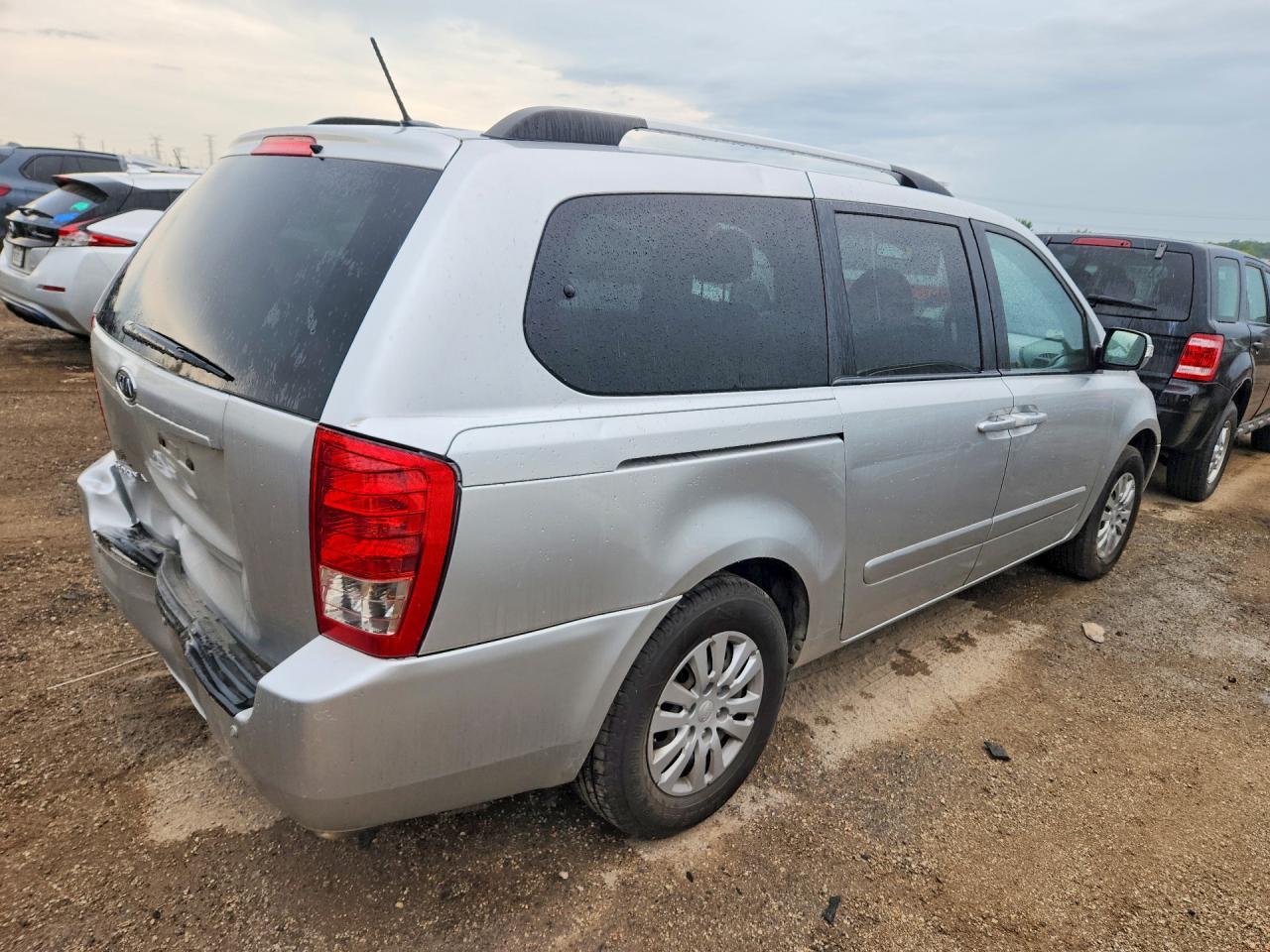 2012 Kia Sedona Lx - Фото 3