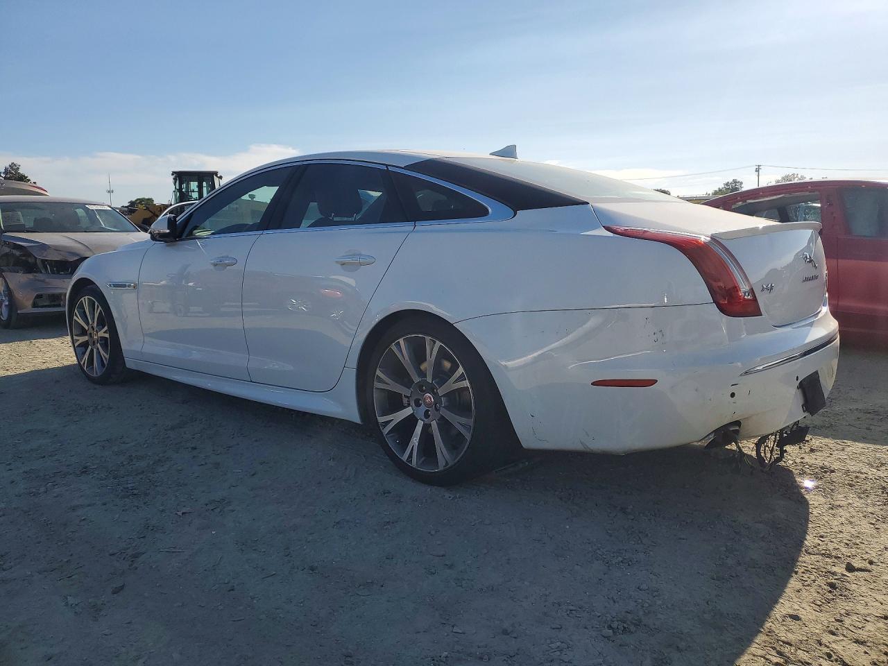 2015 Jaguar Xj - Image 2