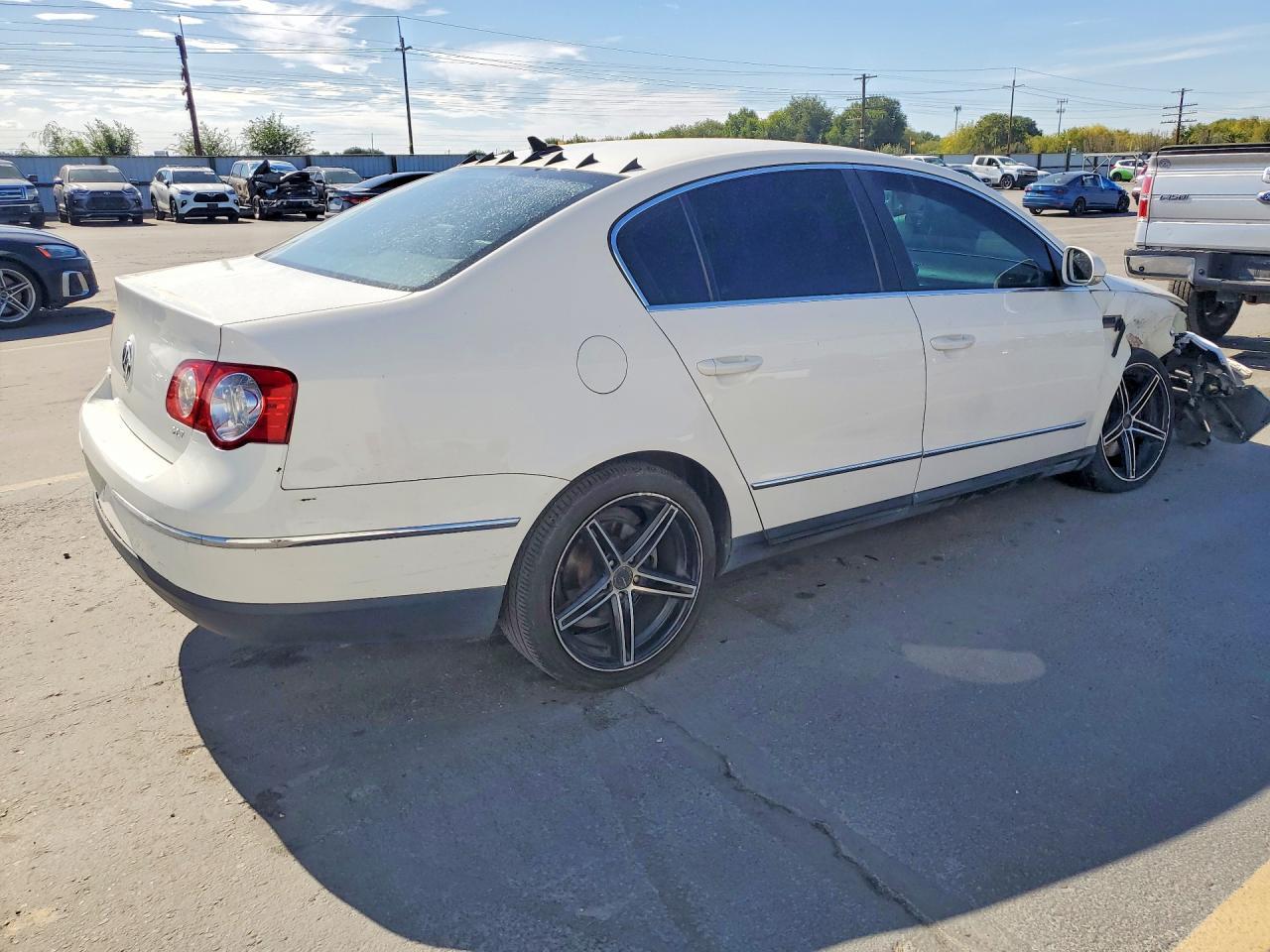 2010 Volkswagen Passat Komfort - Фото 3