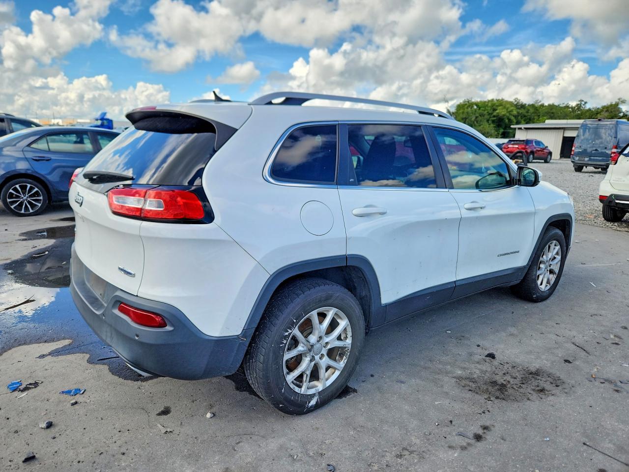 2017 Jeep Cherokee Latitude - Image 3