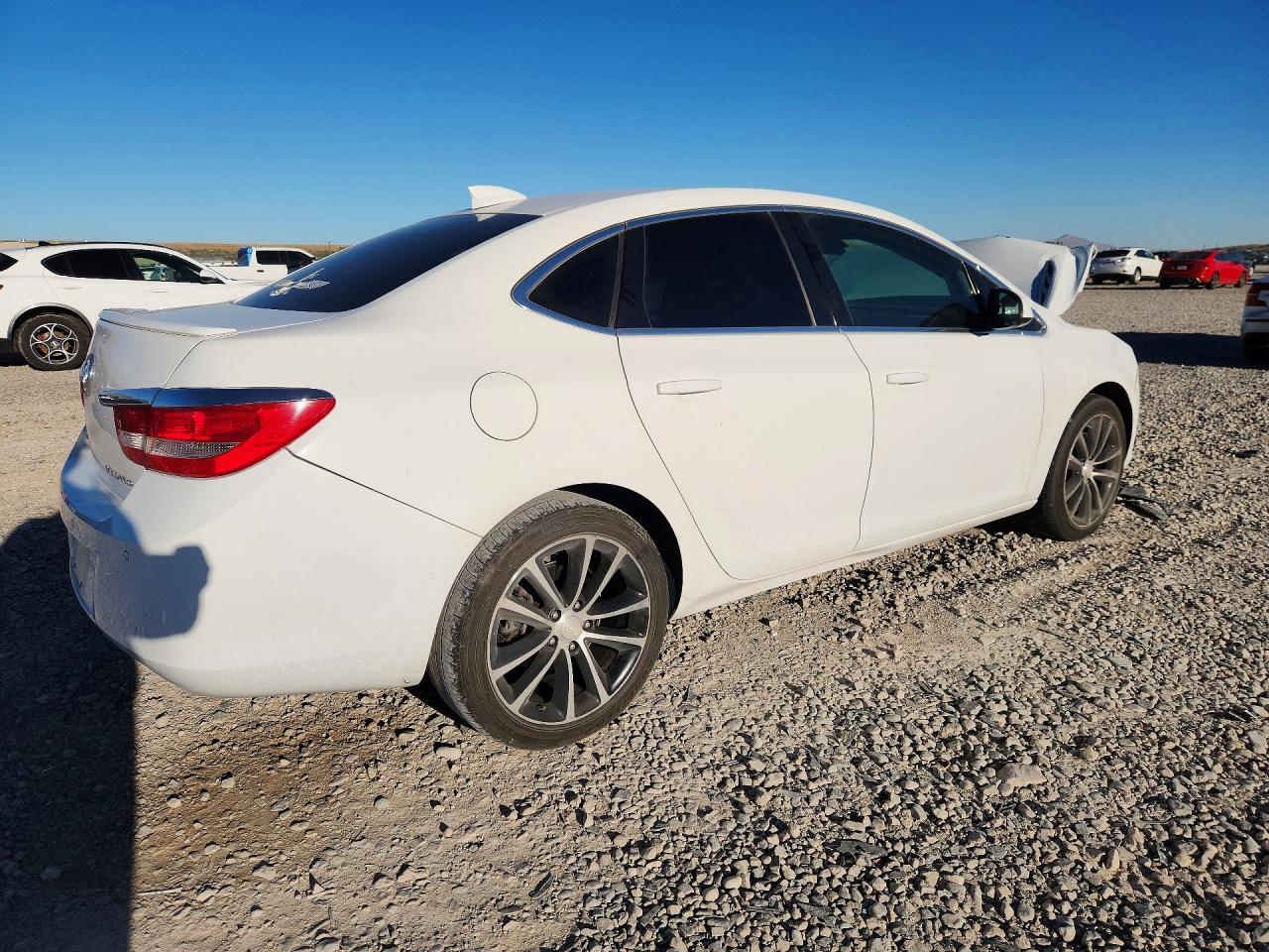 2017 Buick Verano Sport Touring - Фото 3