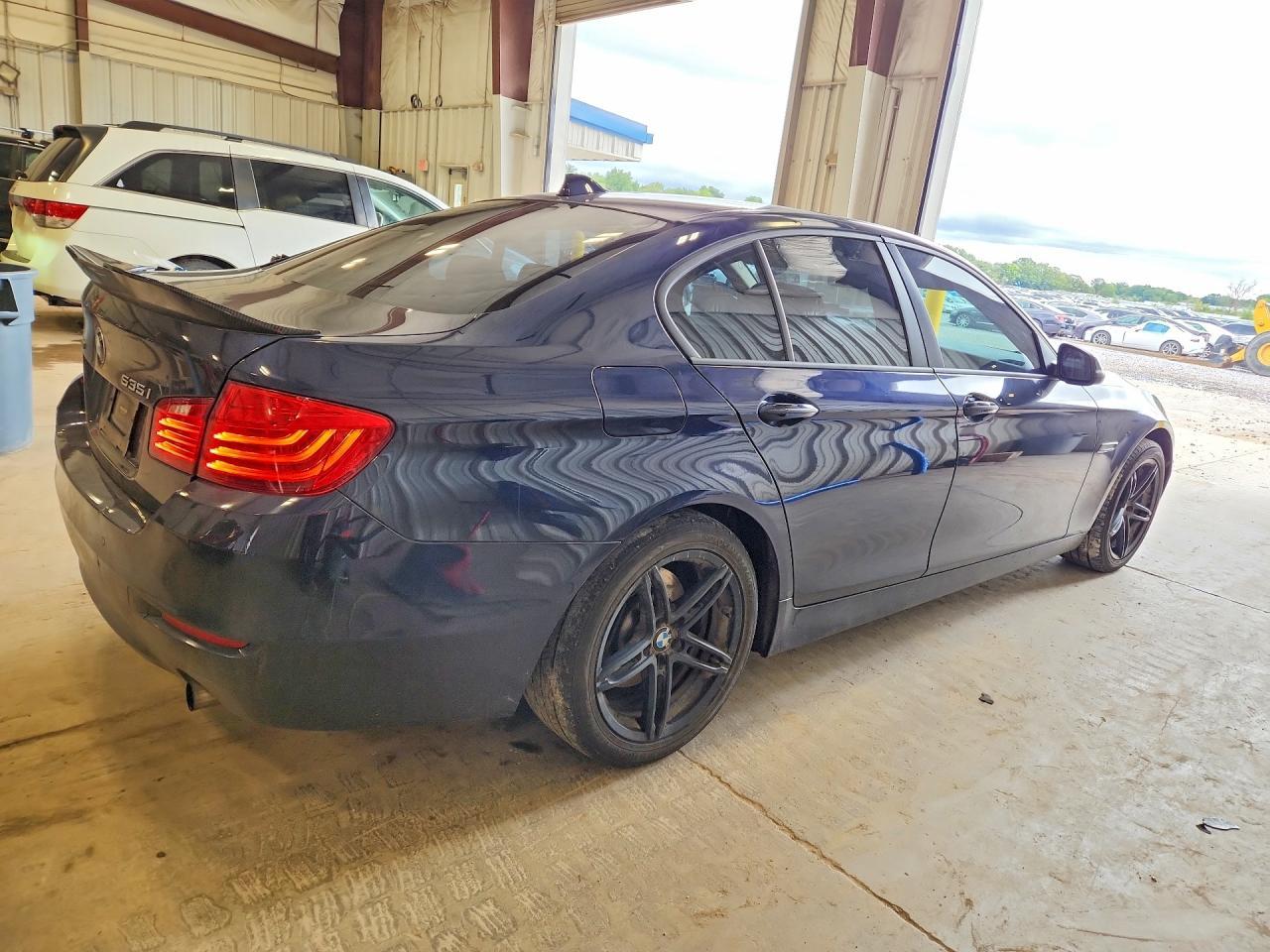 2014 BMW 535 Xi - Image 3