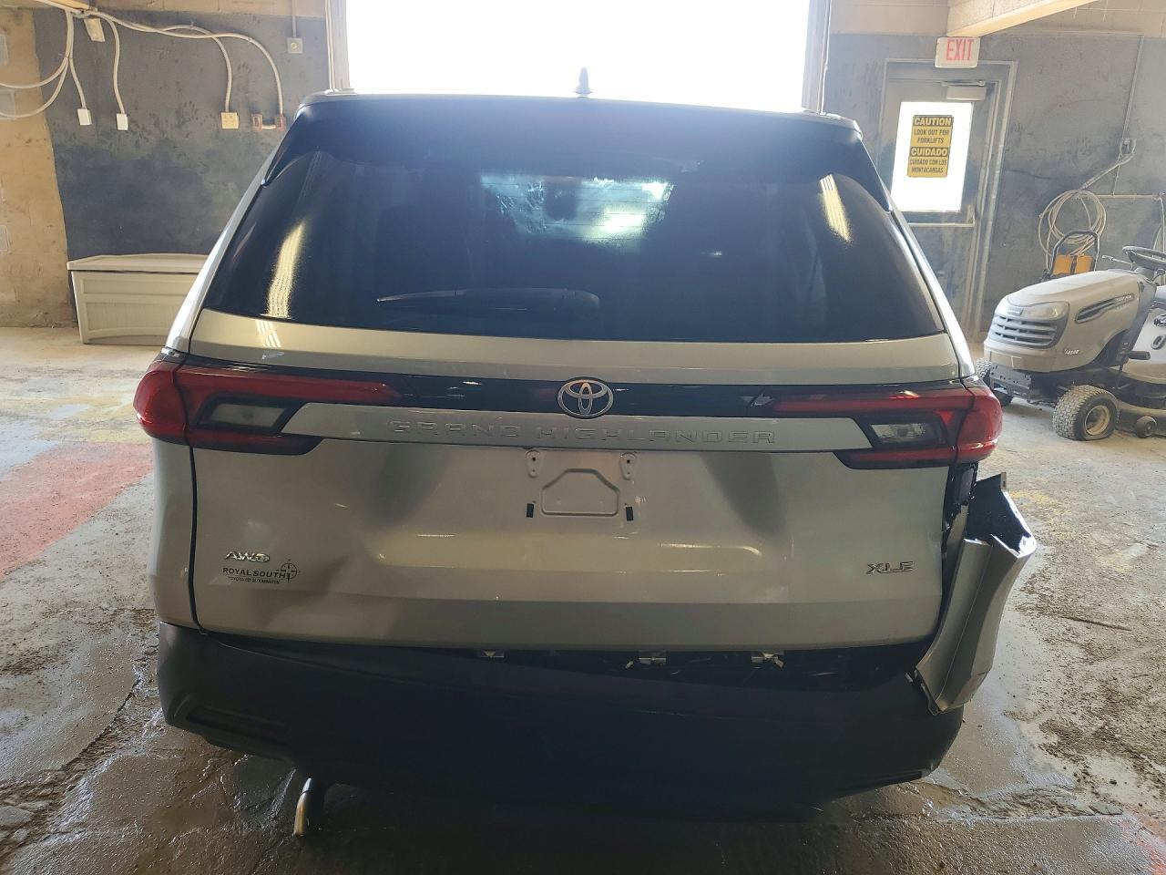 2025 Toyota Grand Highlander Xle - Image 6
