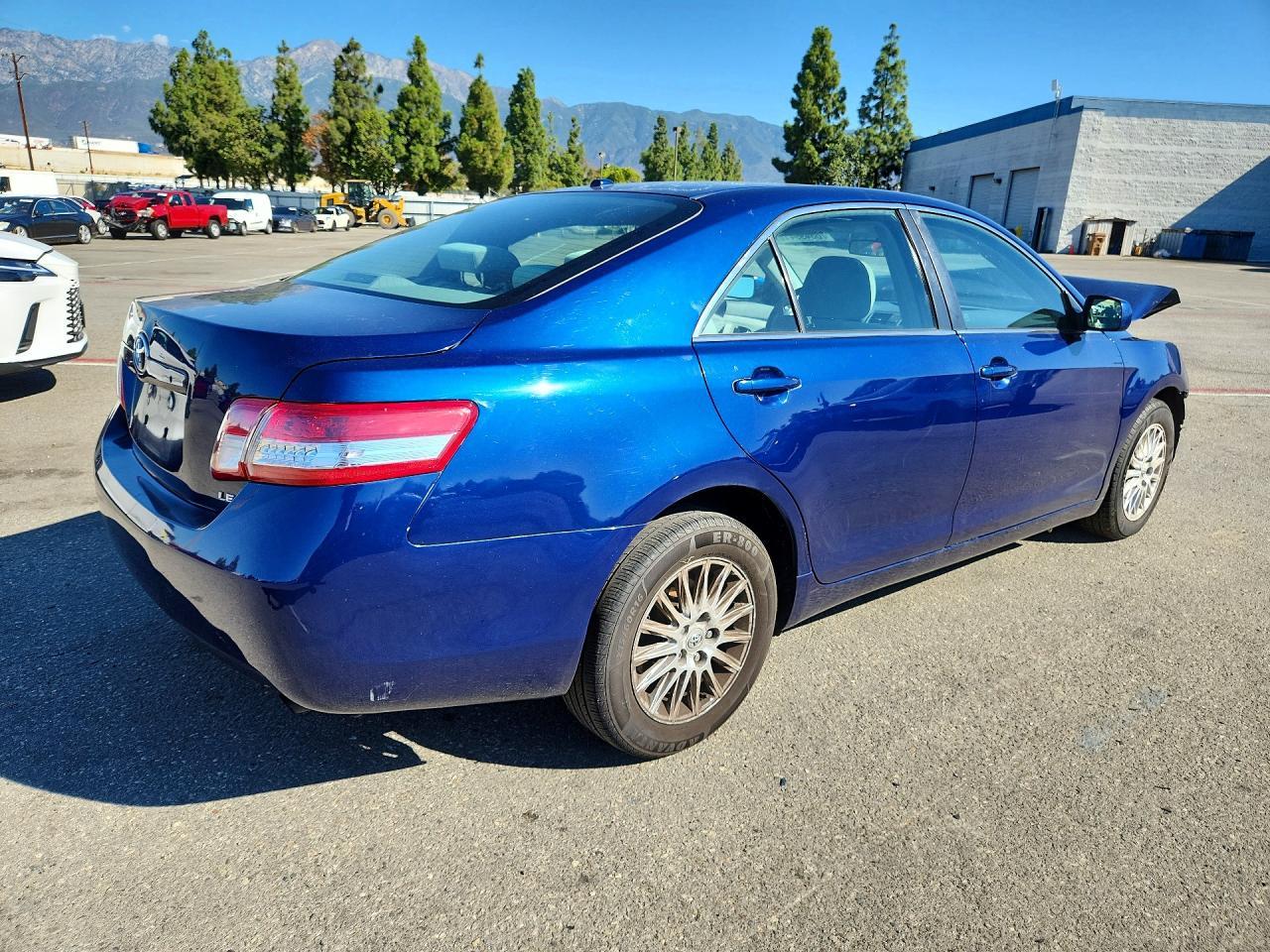 2011 Toyota Camry Le - Image 3