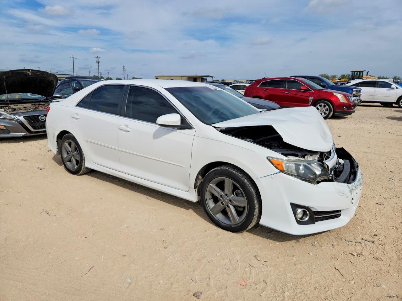 2014 Toyota Camry Se - Image 4