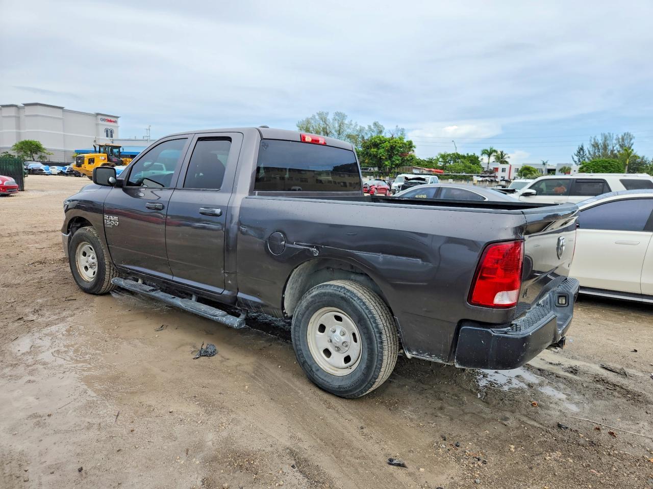 2019 Ram 1500 Classic Tradesman - Фото 2