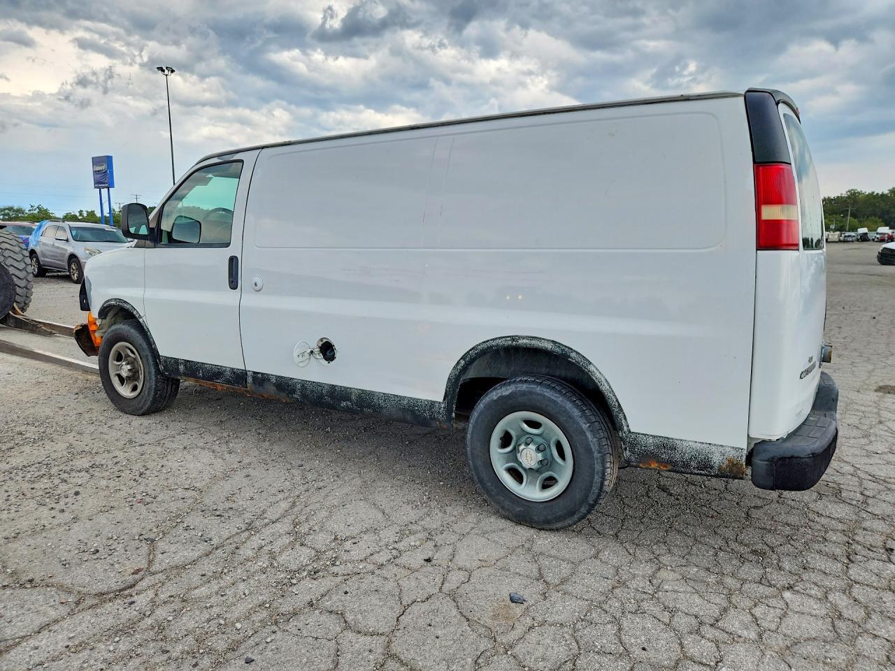 2007 Chevrolet Express - Delivery Van - Фото 2