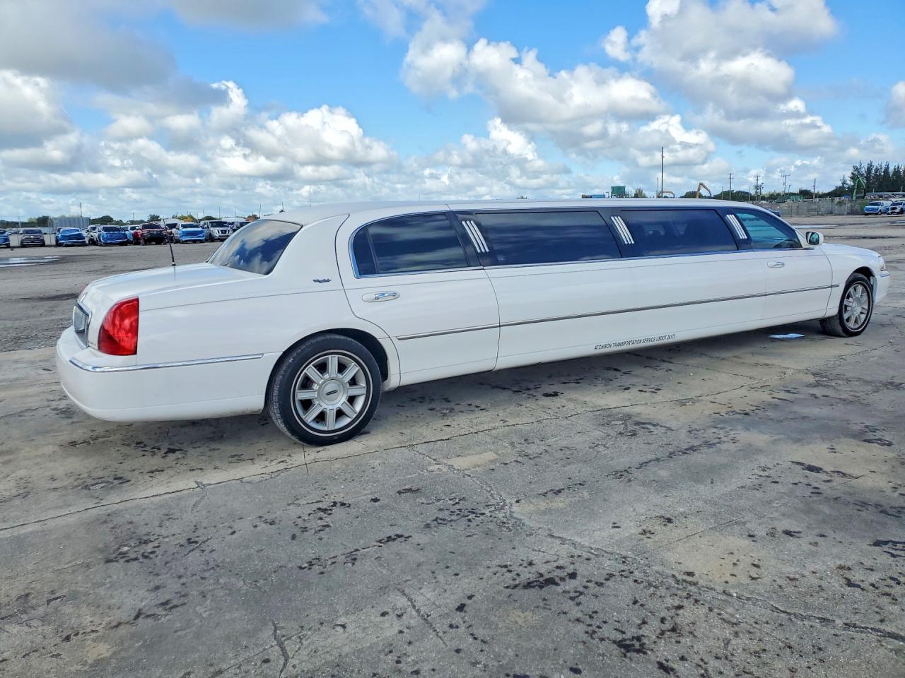 2008 Lincoln Town Car Executive - Фото 3