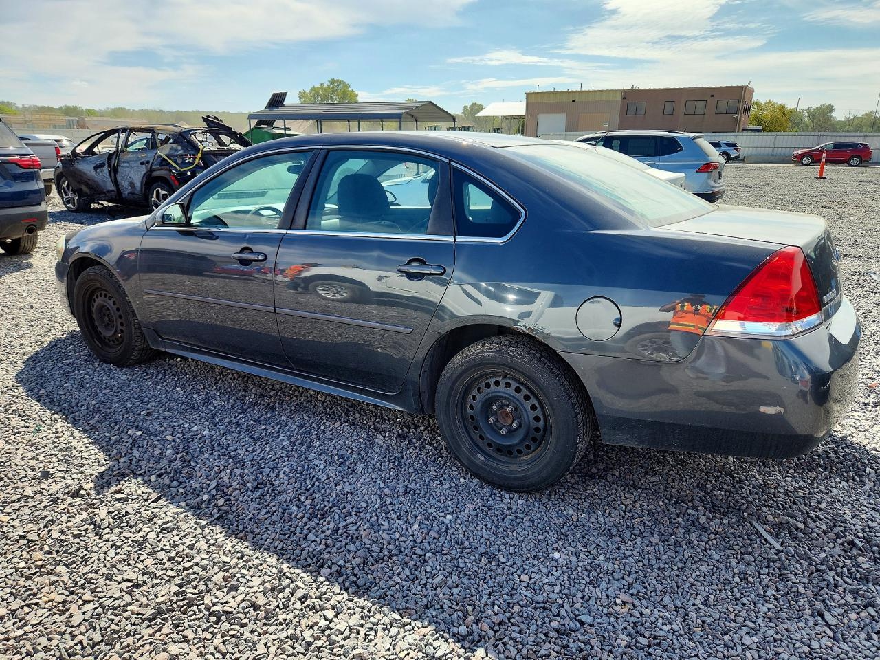 2011 Chevrolet Impala Ls - Фото 2