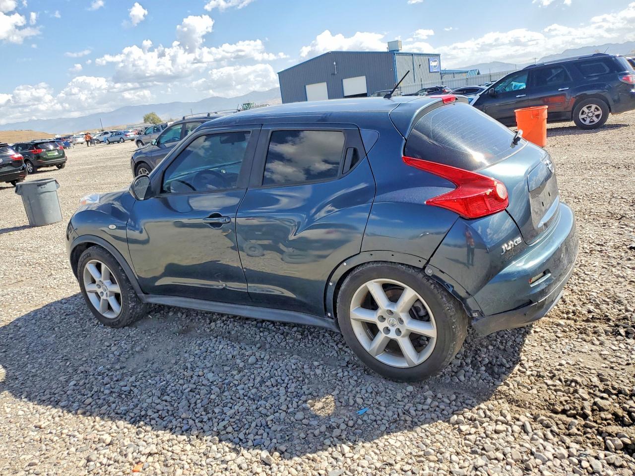 2014 Nissan Juke S - Image 2