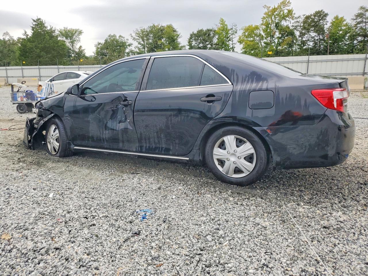 2014 Toyota Camry Le - Image 2