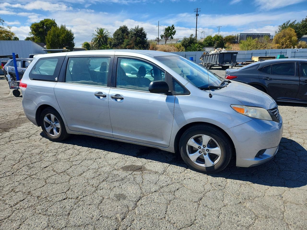 2014 Toyota Sienna L 7-Passenger - Image 4