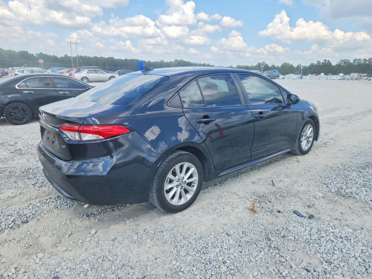 2021 Toyota Corolla Le - Image 3
