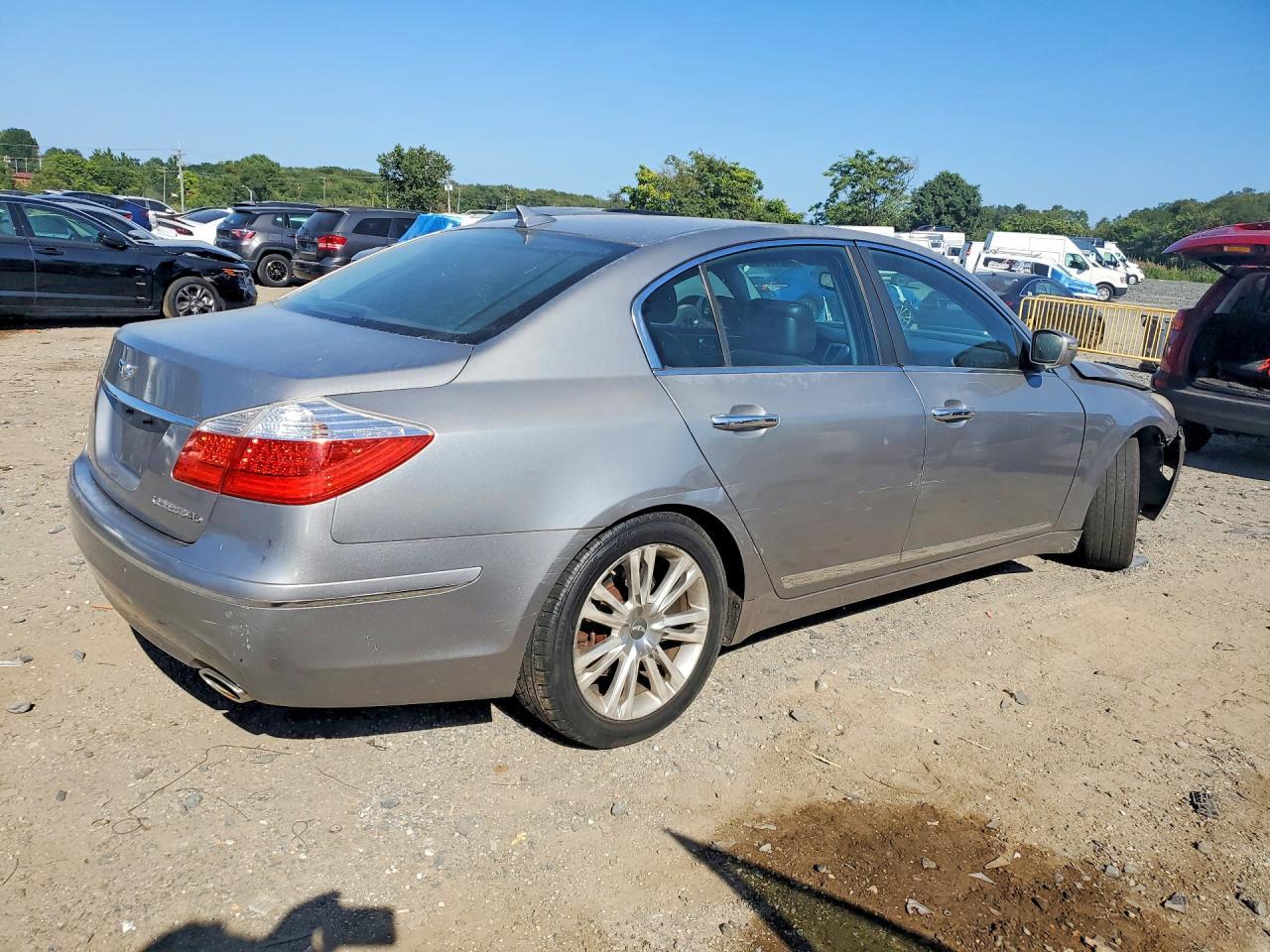 2009 Hyundai Genesis 4.6L - Image 3