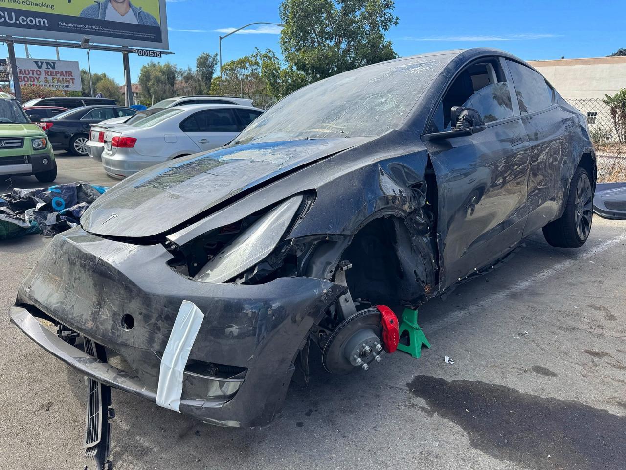 2024 Tesla Model Y - Фото 2