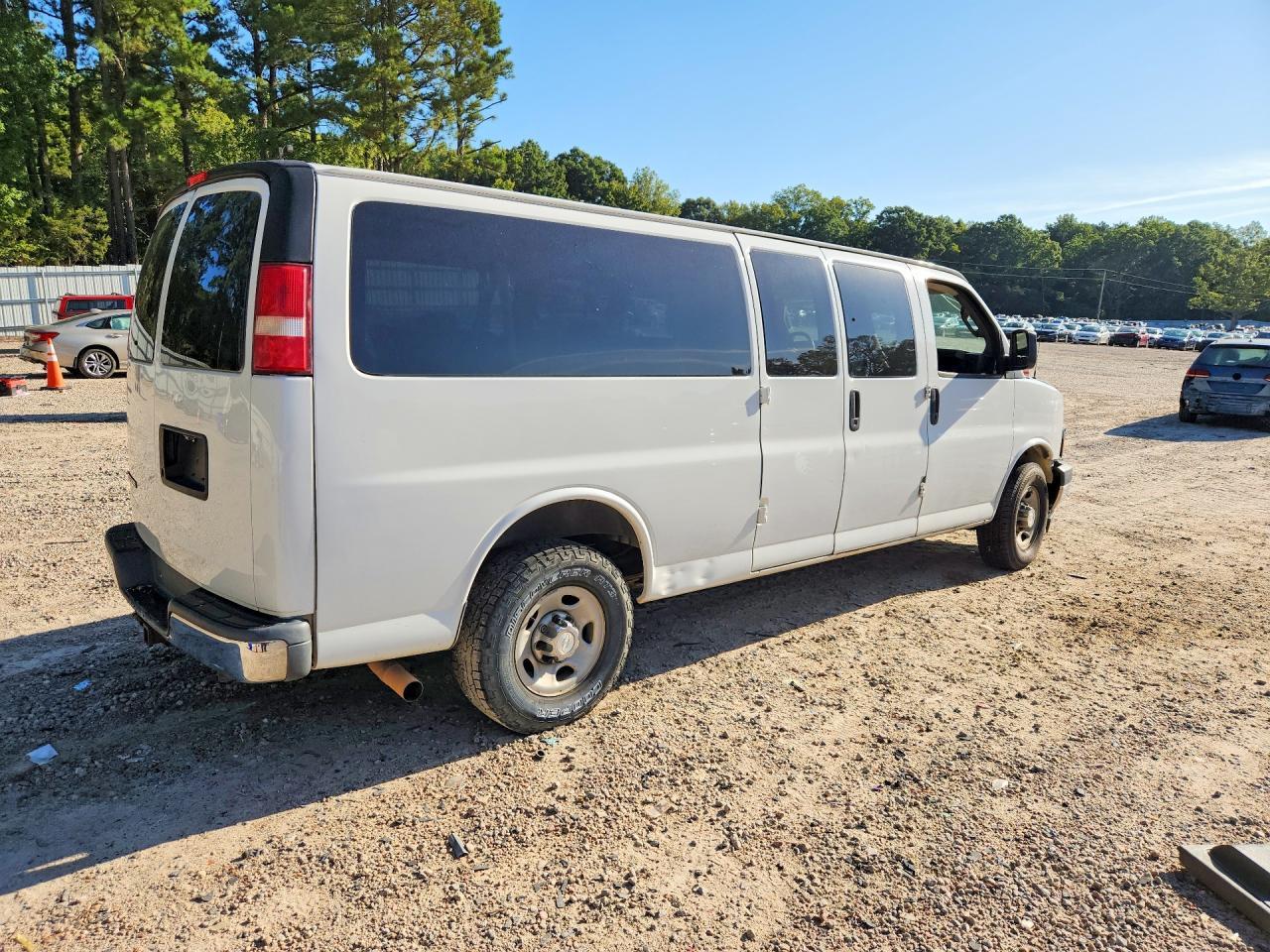 2017 Chevrolet Express G3500 Lt - Image 3