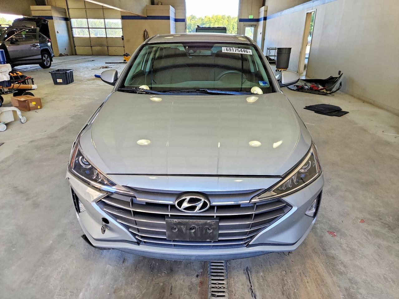 2020 Hyundai Elantra Se - Image 5