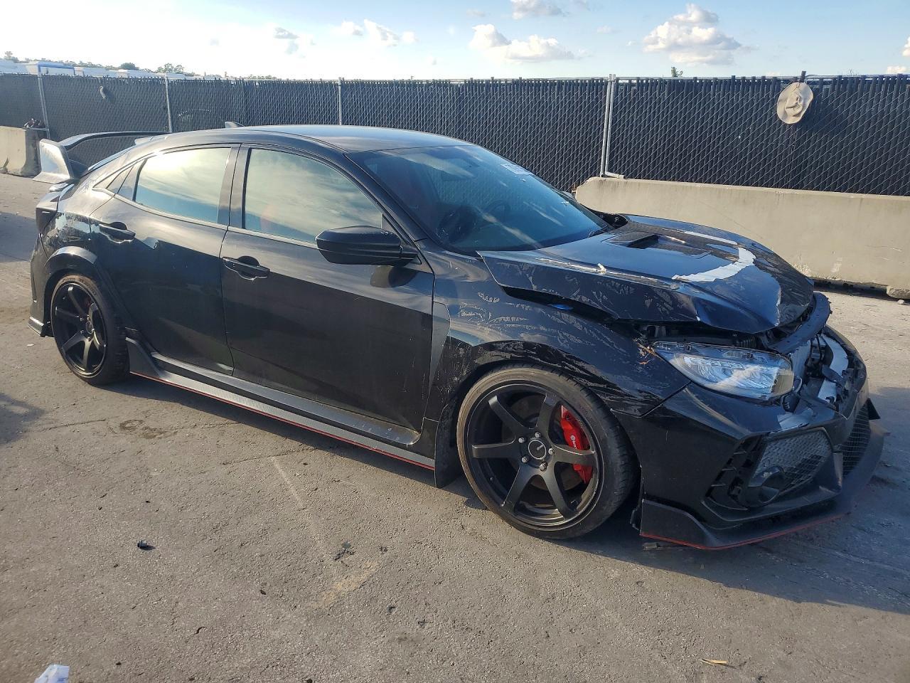 2019 Honda Civic Type-R Touring - Image 4