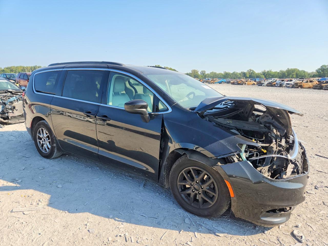 2021 Chrysler Voyager Lxi - Image 4