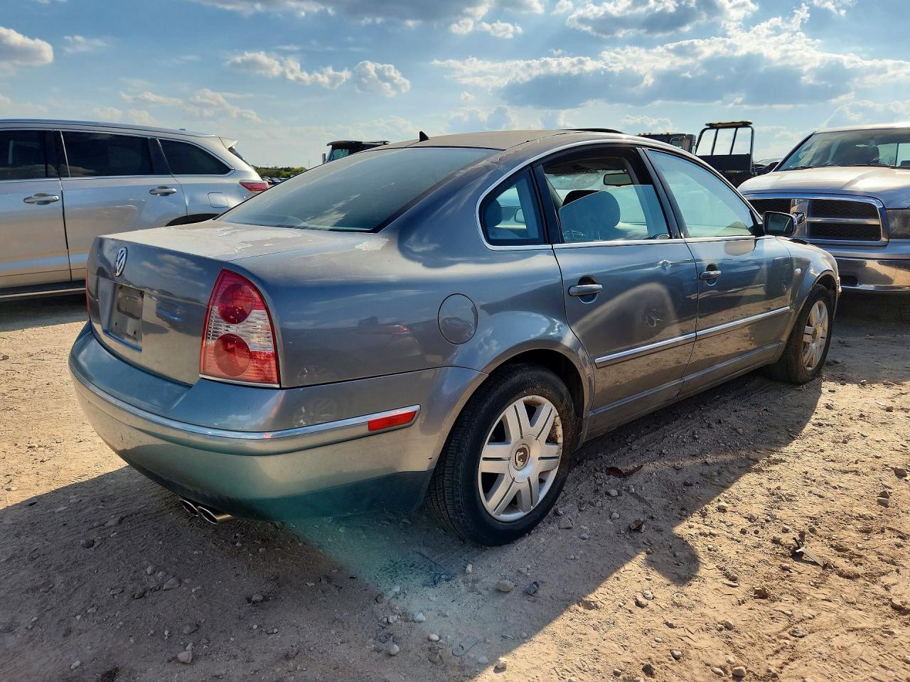 2003 Volkswagen Passat W8 4Motion - Image 3
