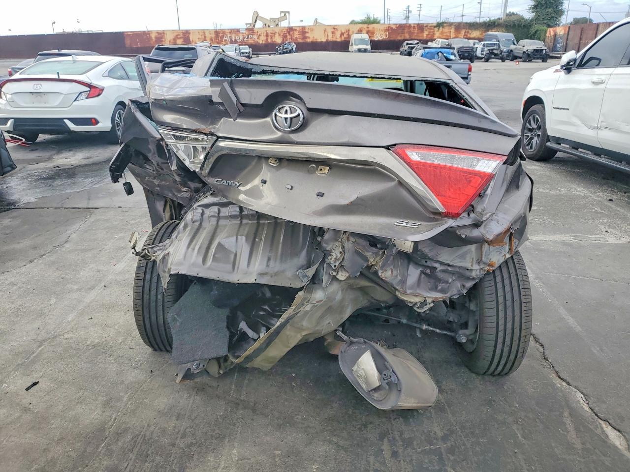 2017 Toyota Camry Se - Фото 6