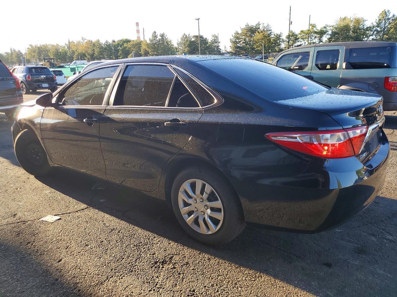 2016 Toyota Camry Le - Фото 2
