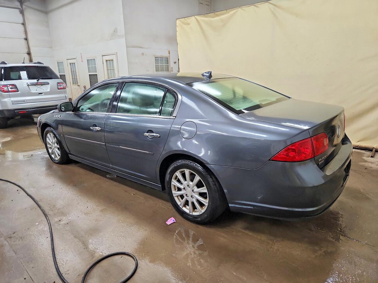 2010 Buick Lucerne Cxl - Фото 2