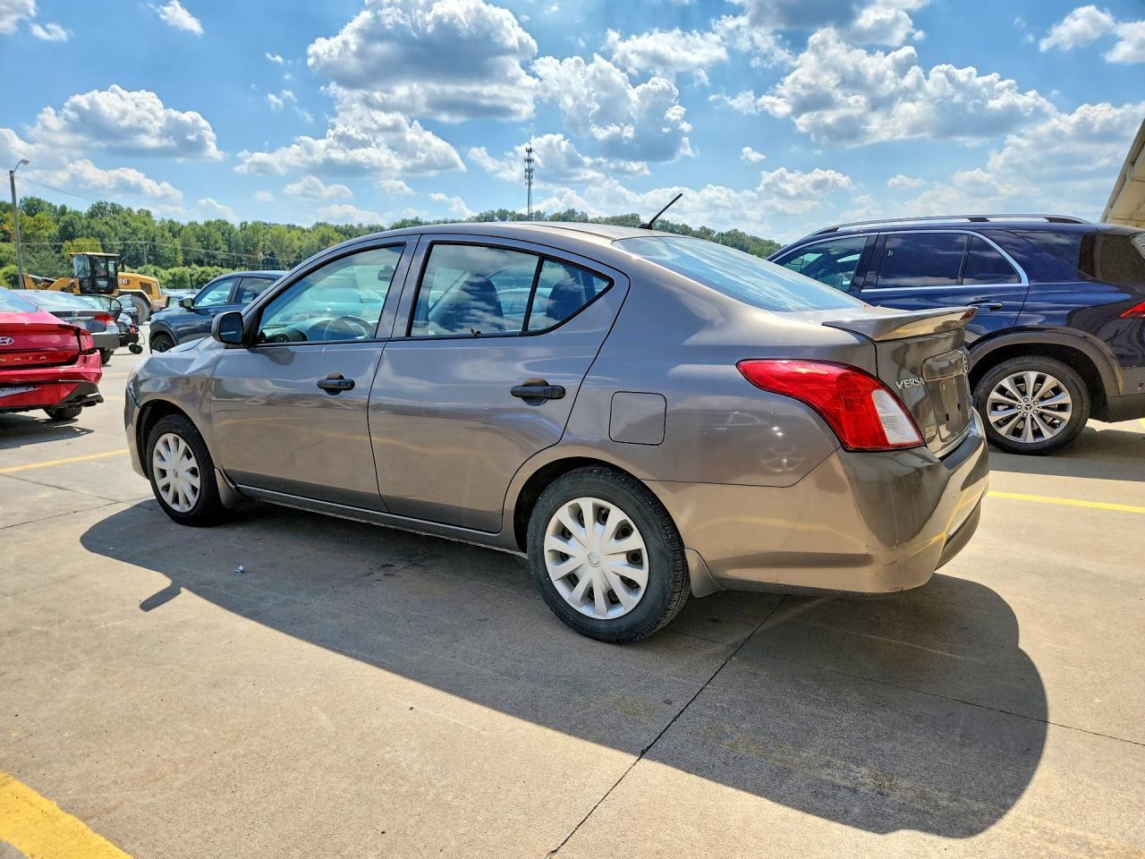 2015 Nissan Versa 1.6 S Plus - Image 2