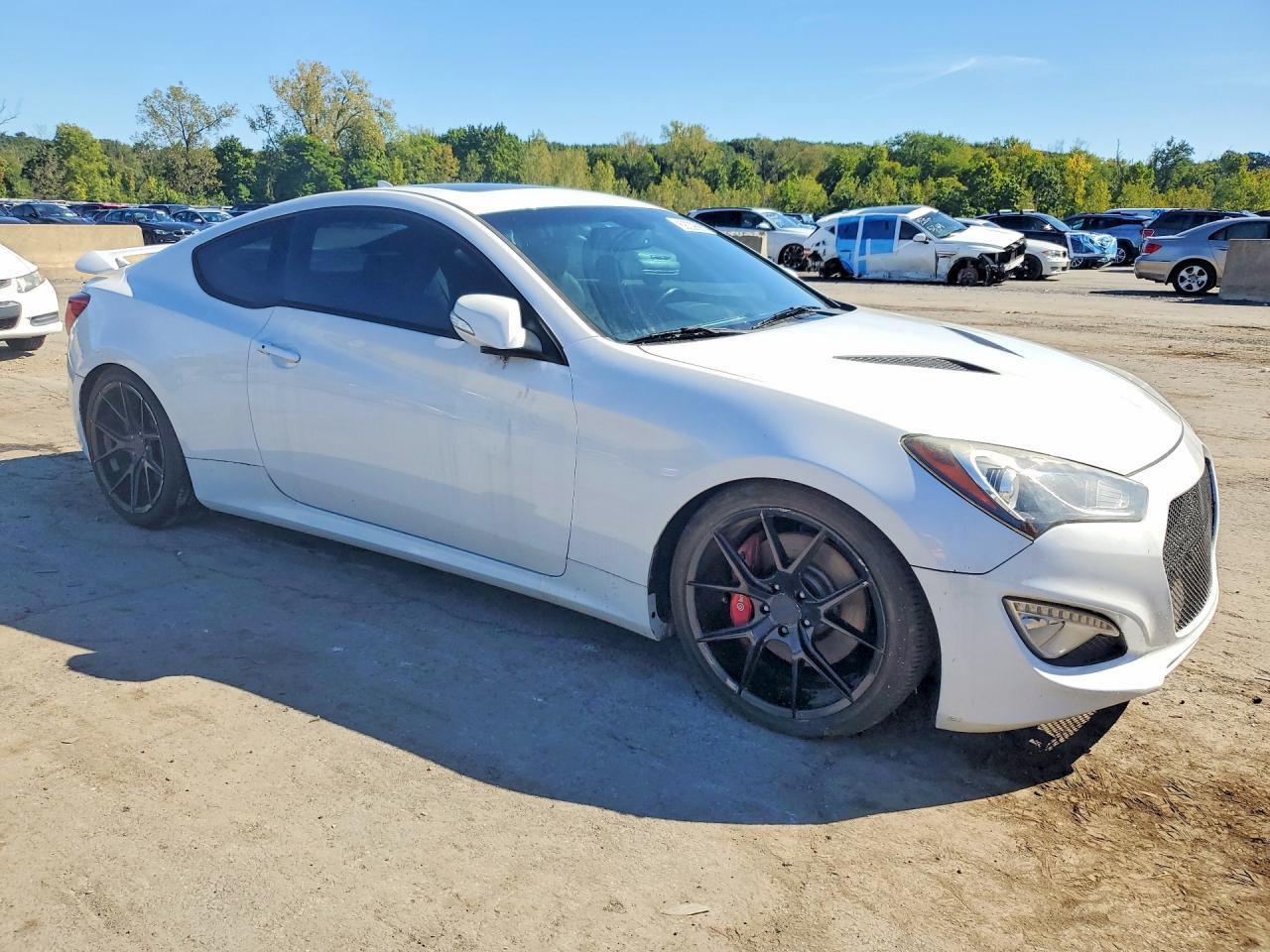 2015 Hyundai Genesis Coupe 3.8 Ultimate - Image 4