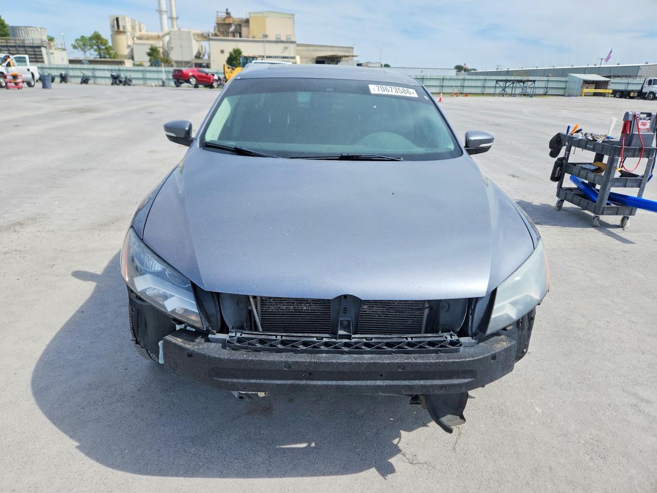 2013 Volkswagen Passat Sel - Image 5