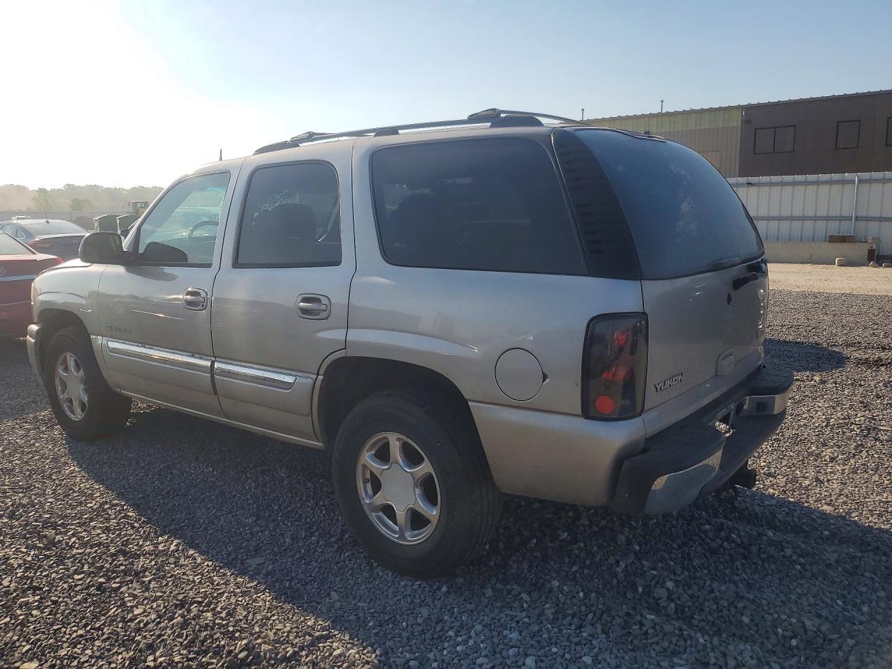 2004 GMC Yukon - Image 2