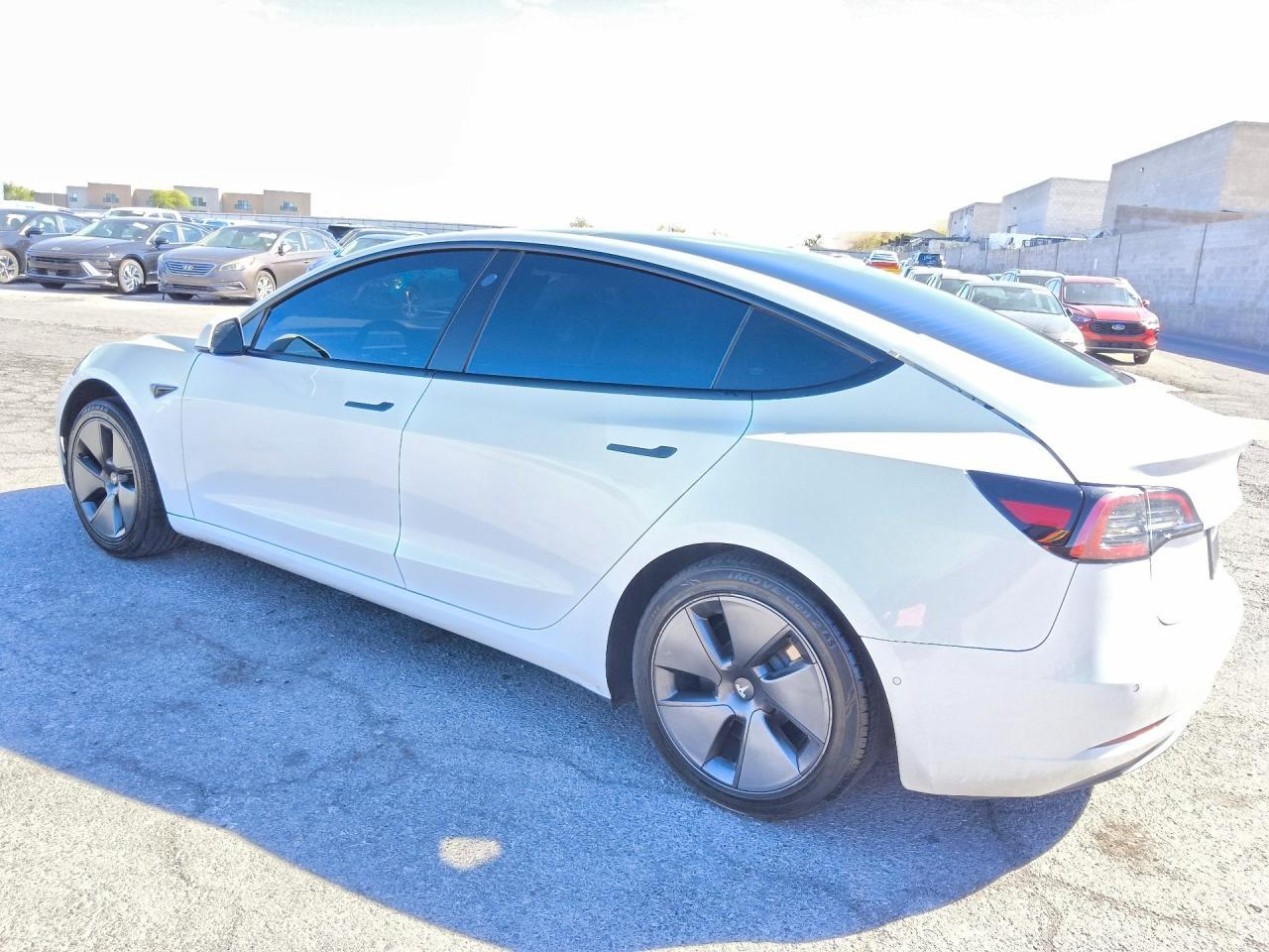2021 Tesla Model 3 - Фото 2