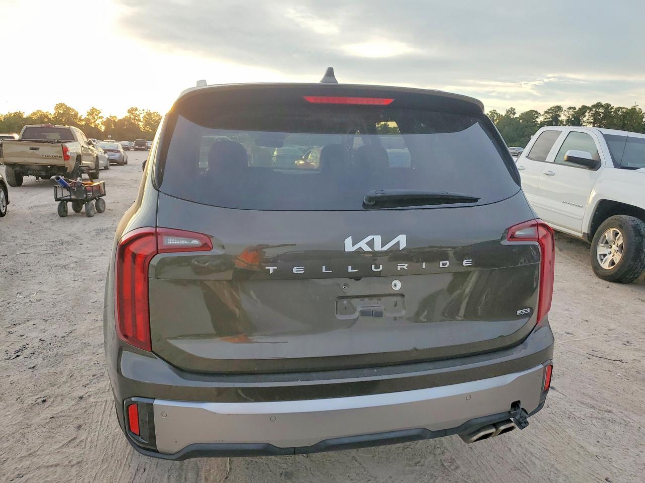 2025 Kia Telluride S - Image 6