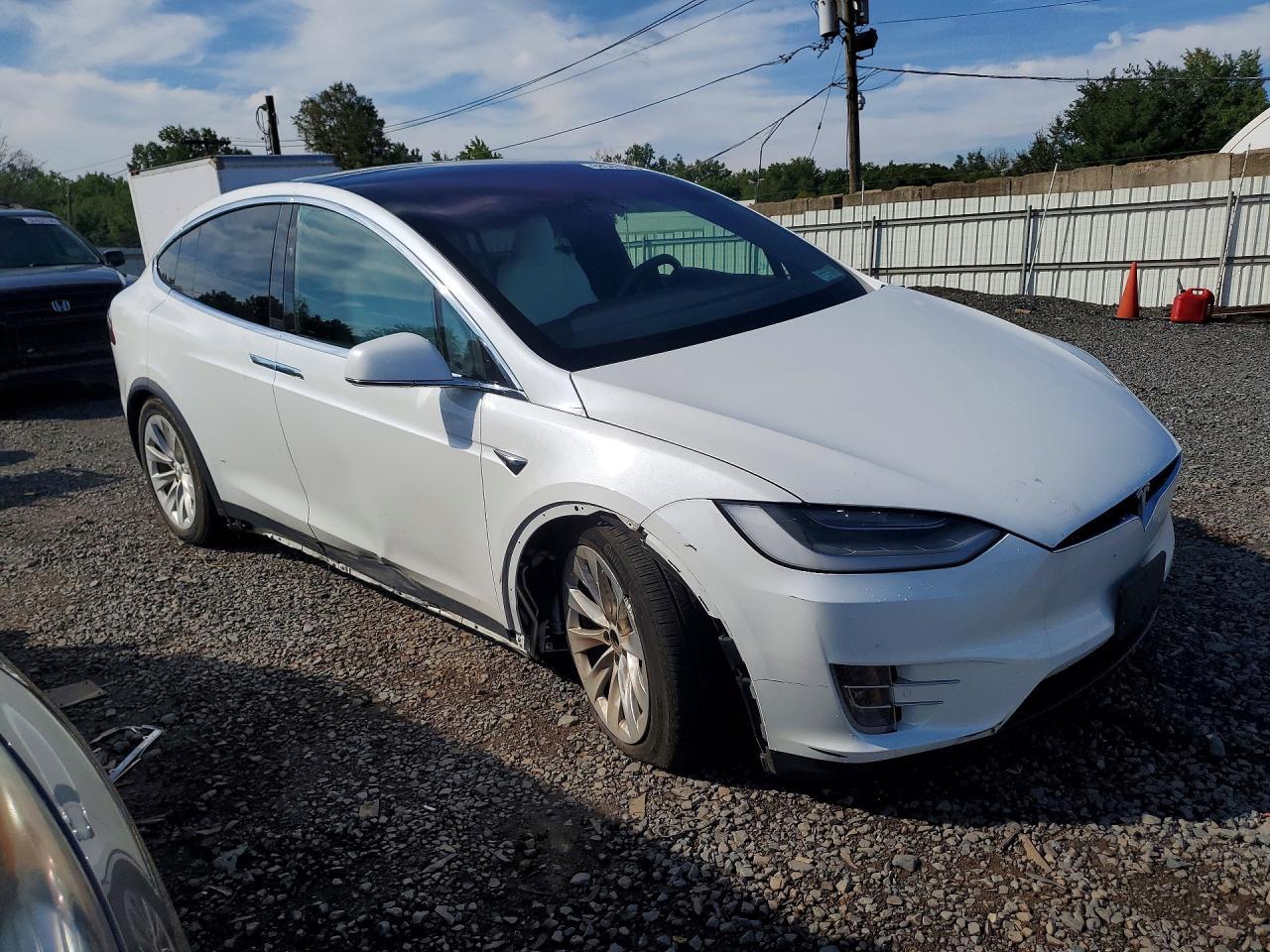 2021 Tesla Model X - Image 4